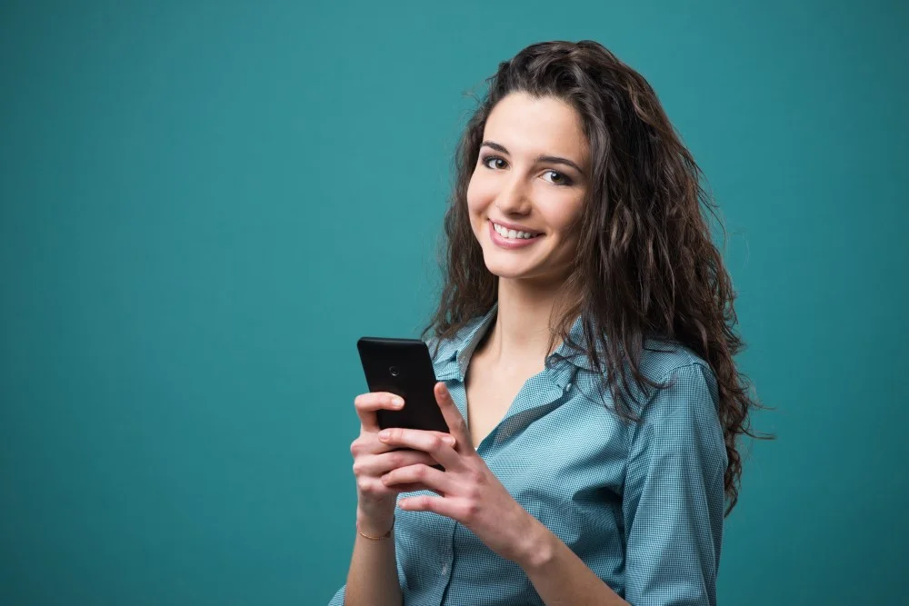 Kvinde med smartphone